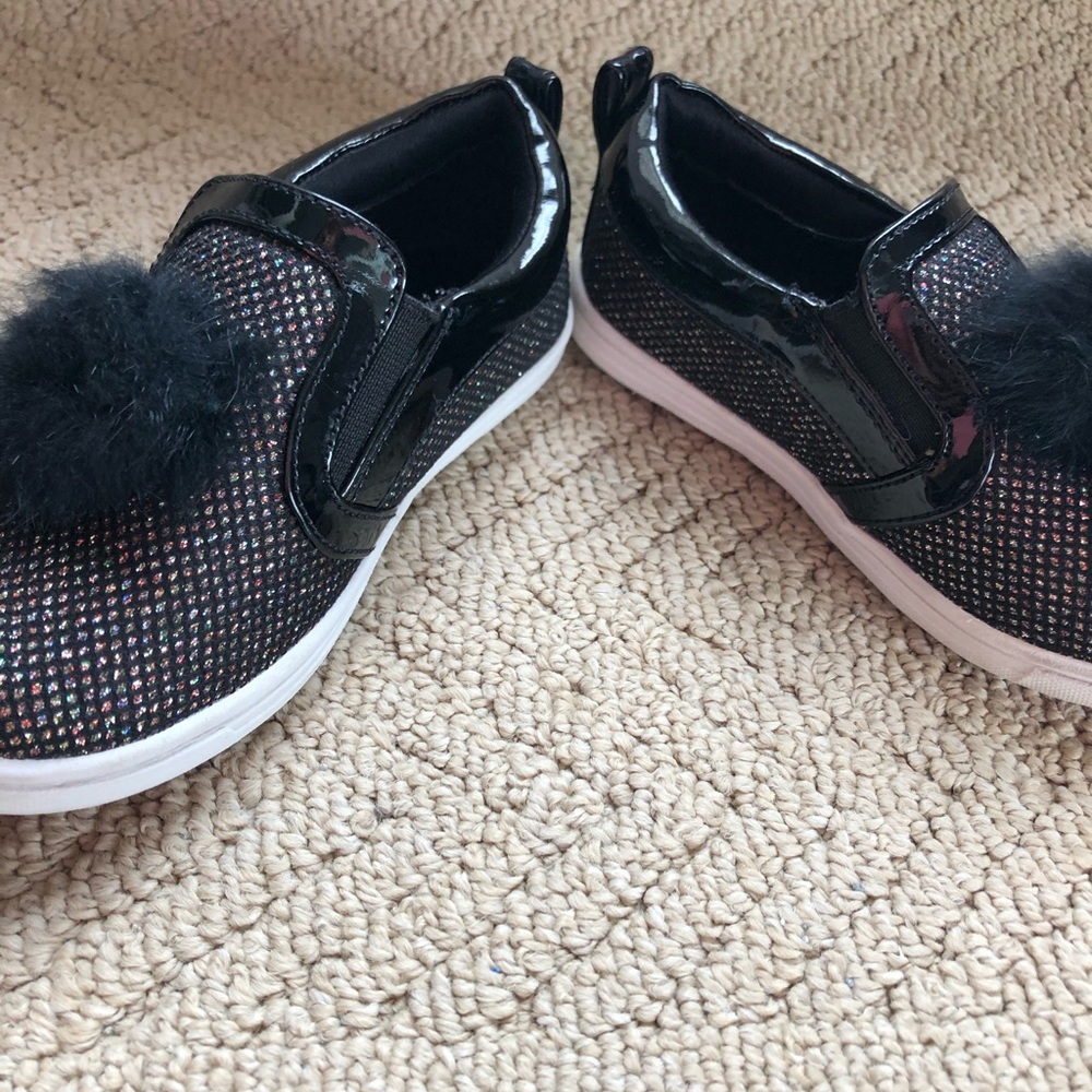 Size 8 black shoe with Pom Pom - Picture 3 of 6